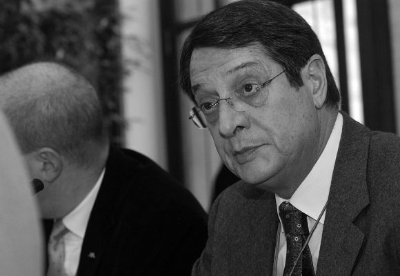 Uniklé dokumenty ukazují na propojení firem kyperského prezidenta s ruskou pračkou peněz Troika