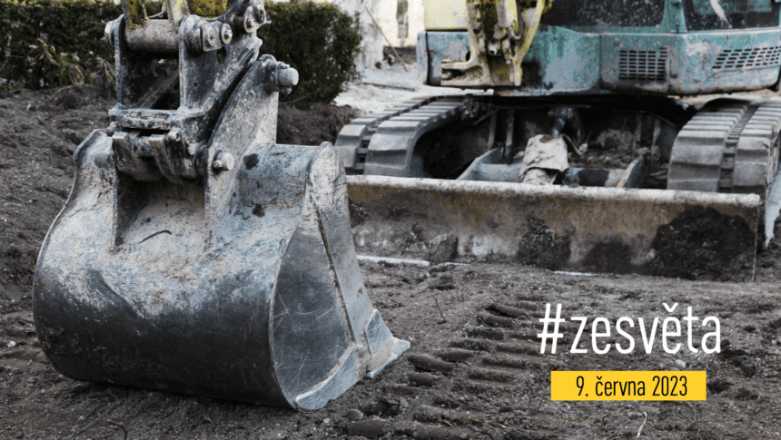 2 #zesvěta: Kterak farmář o bagr přišel