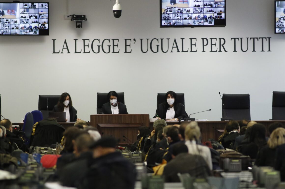 Obří proces s italskou mafií? ’Ndranghetu to nezmění, myslí si expertka Anna Sergi