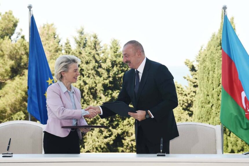 V létě roku 2022 podepsala Ursula von der Leyen spolu s prezidentem Alijevem dohodu o zdvojnásobení dodávek plynu z Ázerbájdžánu. Zdroj: prezident.az