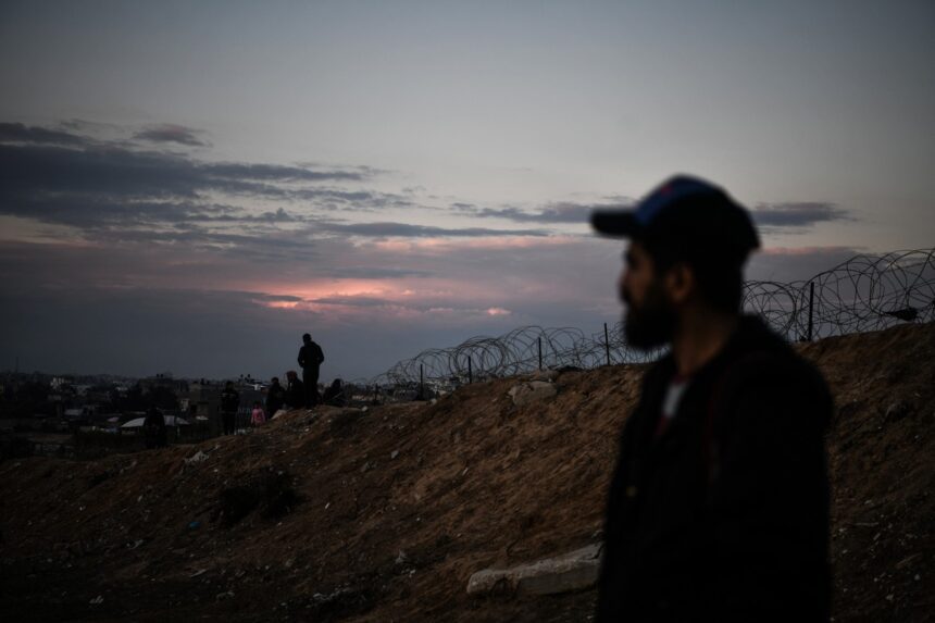 Gaza_hraniční přechod Rafáh „Odejít může jen ten, kdo má peníze.“ Lidé z Gazy platí tisíce dolarů za útěk přes Egypt