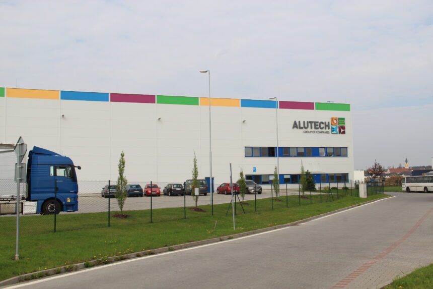 IMG_0139 Holding Alutech dováží do Evropy sankcionovaná ocelová vrata z Běloruska. Centrum logistiky je v Česku