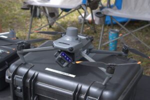 Dron DJI Mavic 3 Enterprise, který používají městští policisté v Kladně