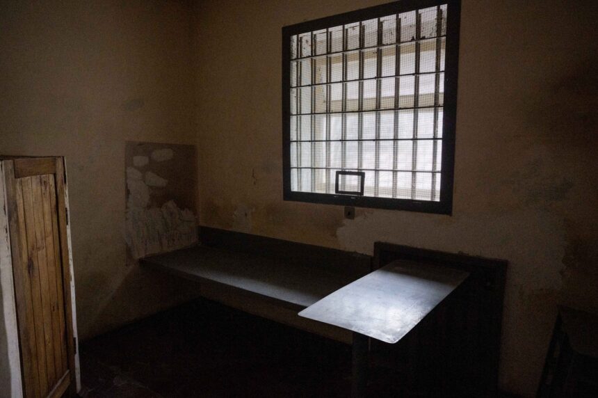 Russian Prison Cells in Kherson, Ukraine Cela v Ruskem okupované Chersonské oblasti. Foto: Michael Brochstein