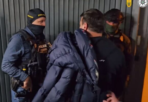 Převoz Palje Domdoniho z Chorvatska do České republiky s policejním doprovodem. | Zdroj: Policie ČR